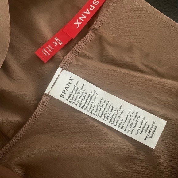 SPANX Thinstincts® 2.0 High-Waisted Mid-Thigh Short! - Picture 4 of 5